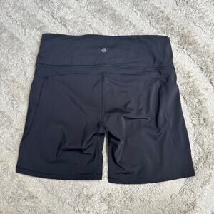 Athleta Ultimate Stash II 7" Short